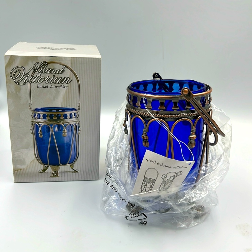 Grand Victorian Blue Basket Votive /Vase NIB #8533 Home Essentials Beyond
